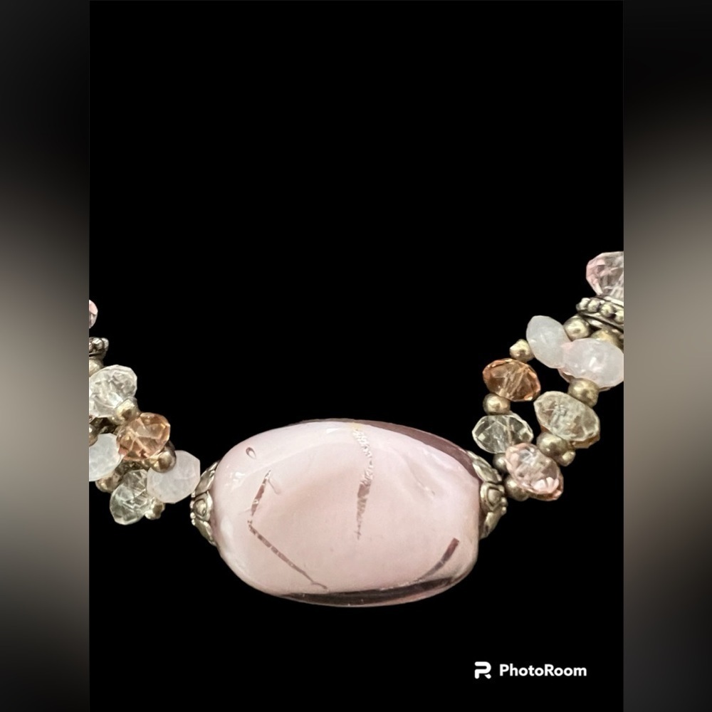 Vintage pink choker necklace. GLASS BEADS EUC - Picture 3 of 5